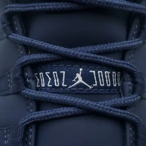 Wmns Air Jordan 11 Retro 'Midnight Navy Velvet'
