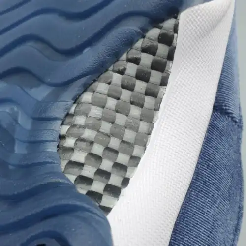 Wmns Air Jordan 11 Retro 'Midnight Navy Velvet'