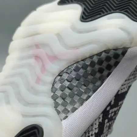 Air Jordan 11 Retro Low 'Light Bone Snakeskin'