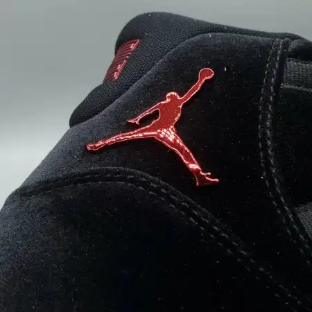 Wmns Air Jordan 11 Retro 'Bred Velvet'