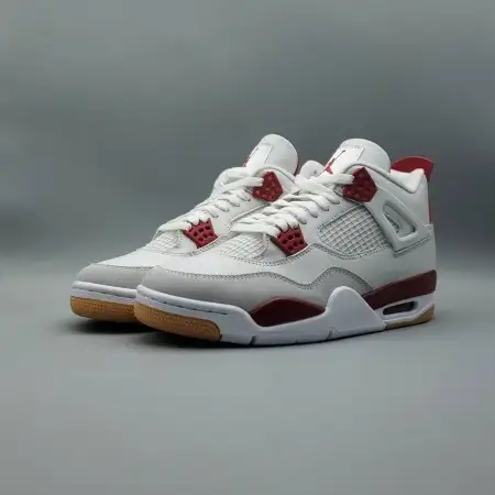 Nike SB x Air Jordan 4 Retro SP 'Varsity Red' Friends & Family F58542