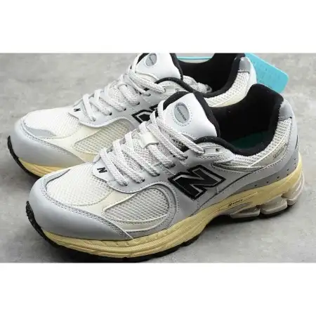 thisisneverthat x 2002R 'White' 24461461