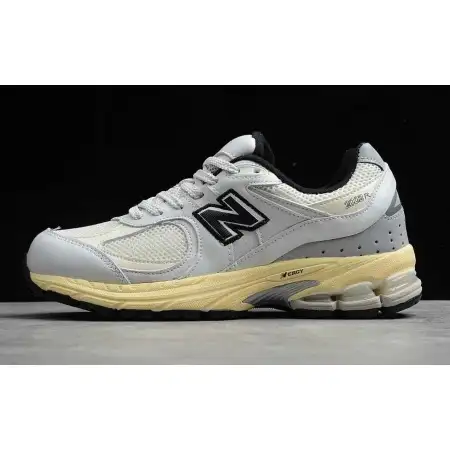 thisisneverthat x 2002R 2002R 'White'