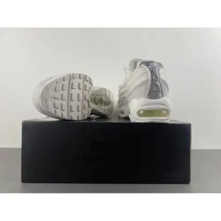 Comme des  Air Max 95 Garçons x Air Max 95 'White'