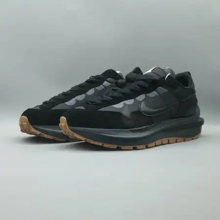 sacai x VaporWaffle 'Black Gum' 4FA2572