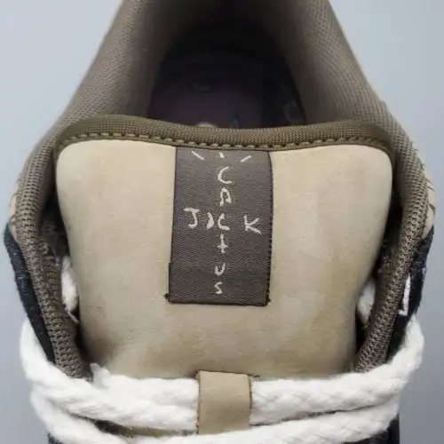 Travis Scott x Dunk Low Premium QS SB Dunk 'Cactus Jack'