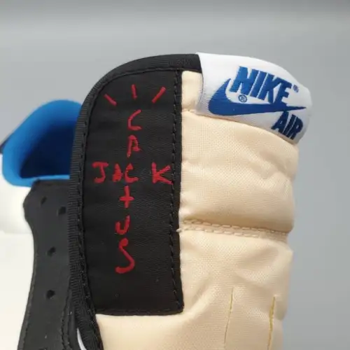 Fragment Design x Travis Scott x Air Jordan Fragment Design 1 Retro Low