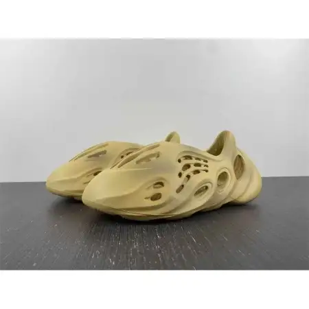 Yeezy Foam Runner 'Desert Sand' 817B753