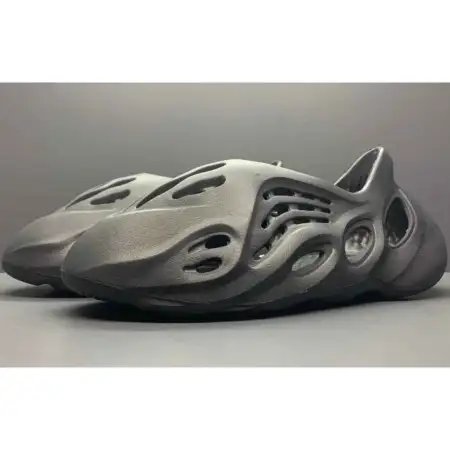 Yeezy Foam Runner 'Onyx' FB1DD1364