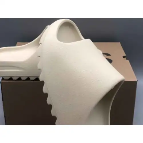 Yeezy Slides 'Bone' 2022