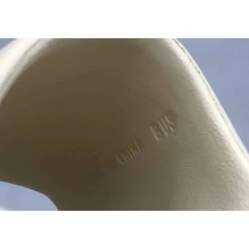 Yeezy Slides 'Bone' 2022