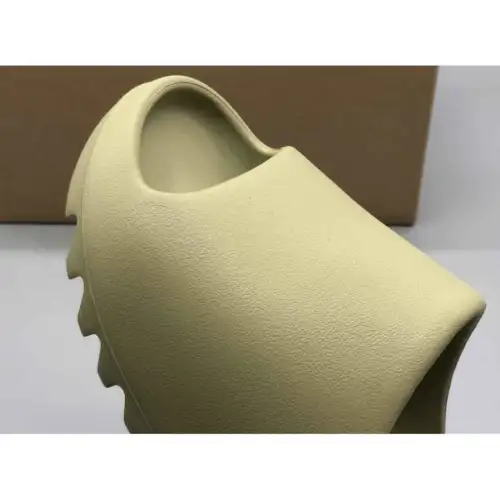 Yeezy Slides 'Resin' Slide 2022