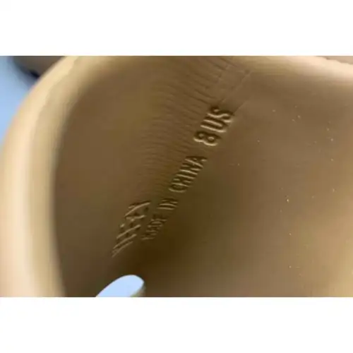 Yeezy Slides 'Core'