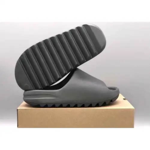 Yeezy Slides Slide 'Granite'