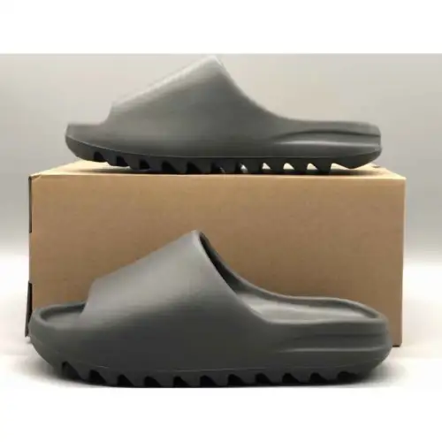 Yeezy Slides Slide 'Granite'