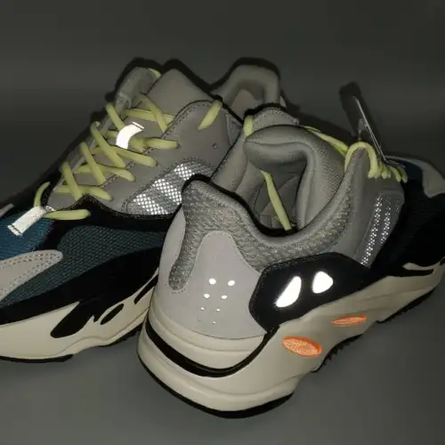 Yeezy Boost 700 Yeezy 'Wave Runner'