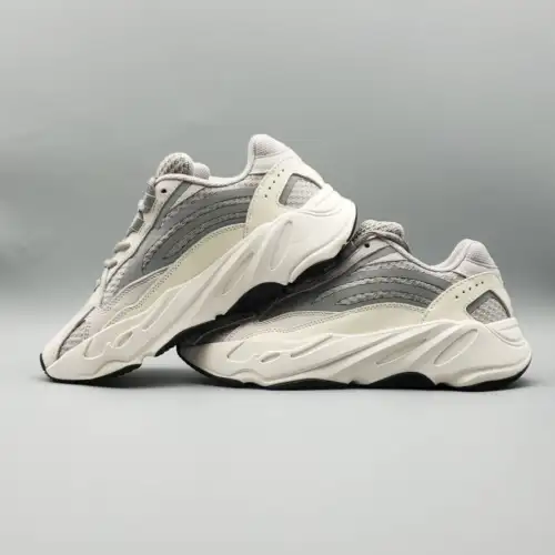 Yeezy Boost 700 Yeezy V2 'Static'
