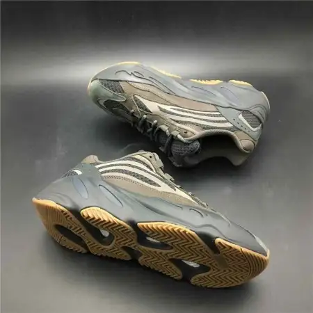 Yeezy Boost 700 Yeezy V2 'Geode'
