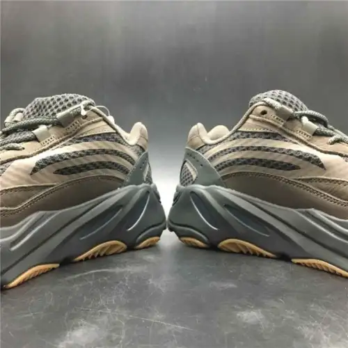 Yeezy Boost 700 Yeezy V2 'Geode'