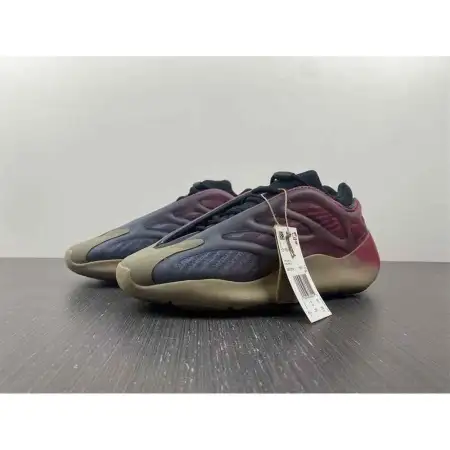 Yeezy 700 V3 'Fade Carbon' 762C91138