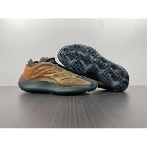 Yeezy 700 V3 Yeezy 700 V3 'Copper Fade'