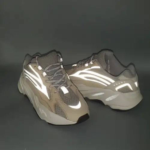 Yeezy Boost Yeezy 700 V2 700 V2 'Cream'
