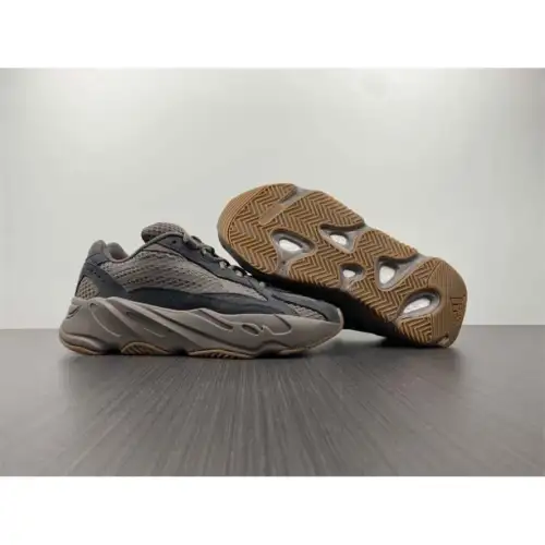 Yeezy Yeezy 700 V2 Boost 700 V2 'Mauve'