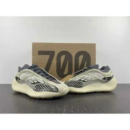 Yeezy 700 V3 Yeezy 700 V3 'Fade Salt'