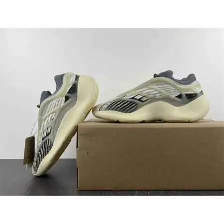 Yeezy 700 V3 Yeezy 700 V3 'Fade Salt'
