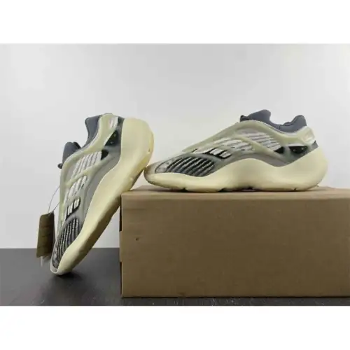 Yeezy 700 V3 Yeezy 700 V3 'Fade Salt'