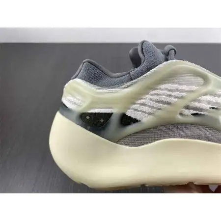 Yeezy 700 V3 Yeezy 700 V3 'Fade Salt'