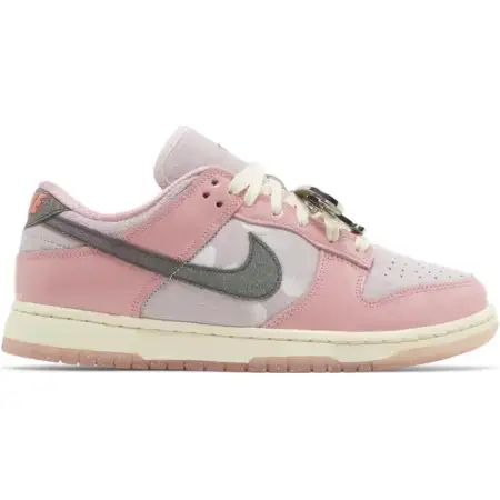 Wmns Dunk Low LX 'Barbie'